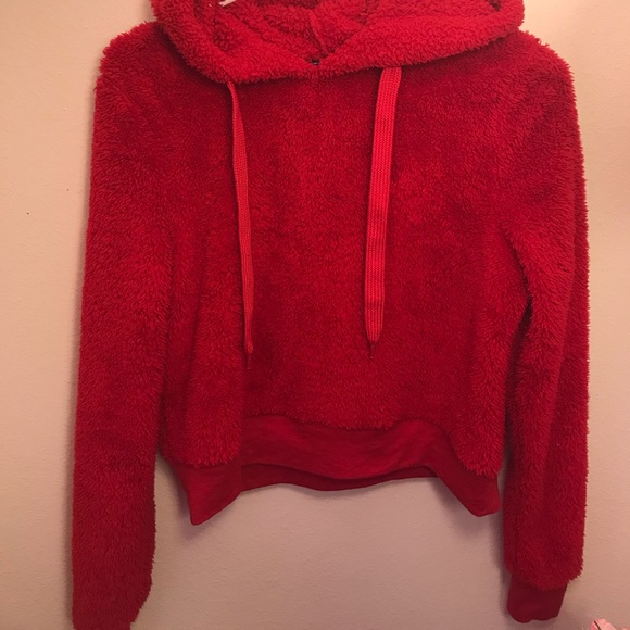 Red faux fur cropped hoddie - Picture 4 of 8